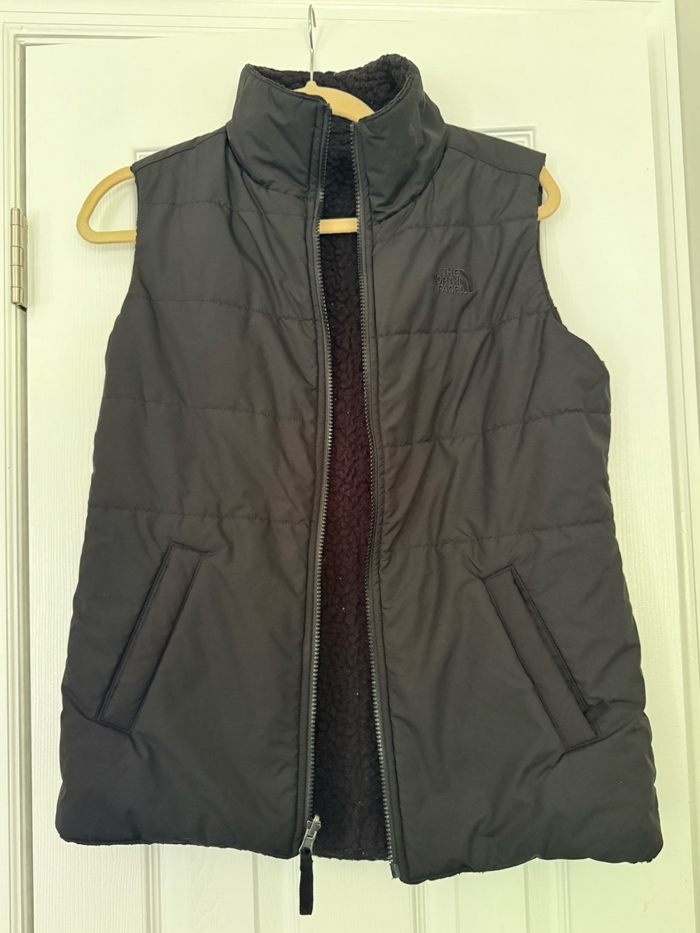 The North Face Reversible Sherpa Puffer Vest Black Small